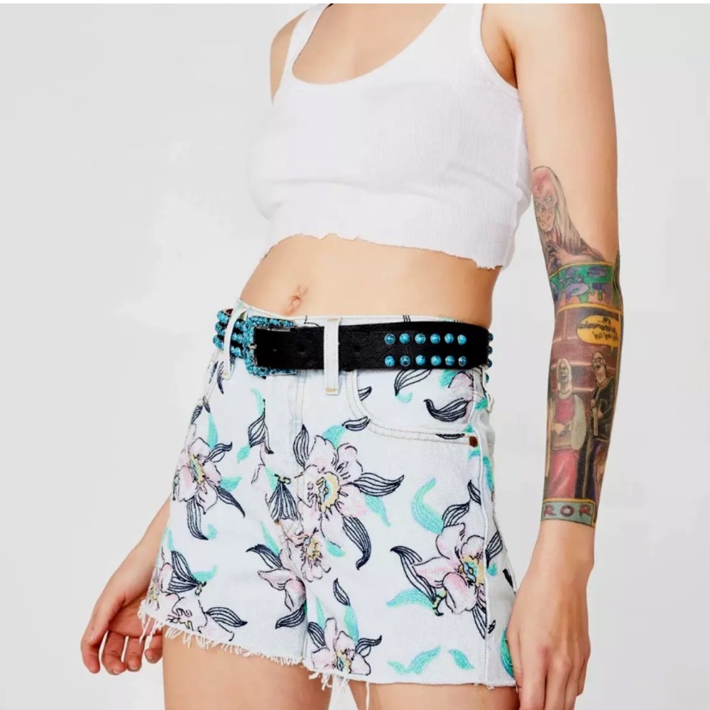 Levi’s 501 Hella Bloom Cut-Off High-Rise S…